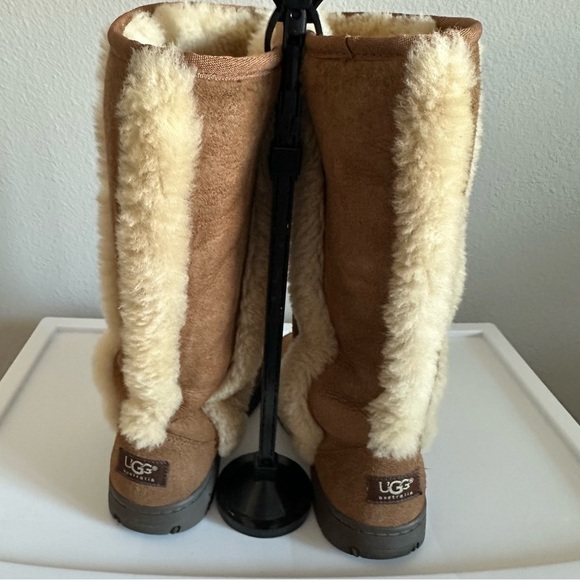 UGG sunburts tall woman’s boots - Picture 4 of 11
